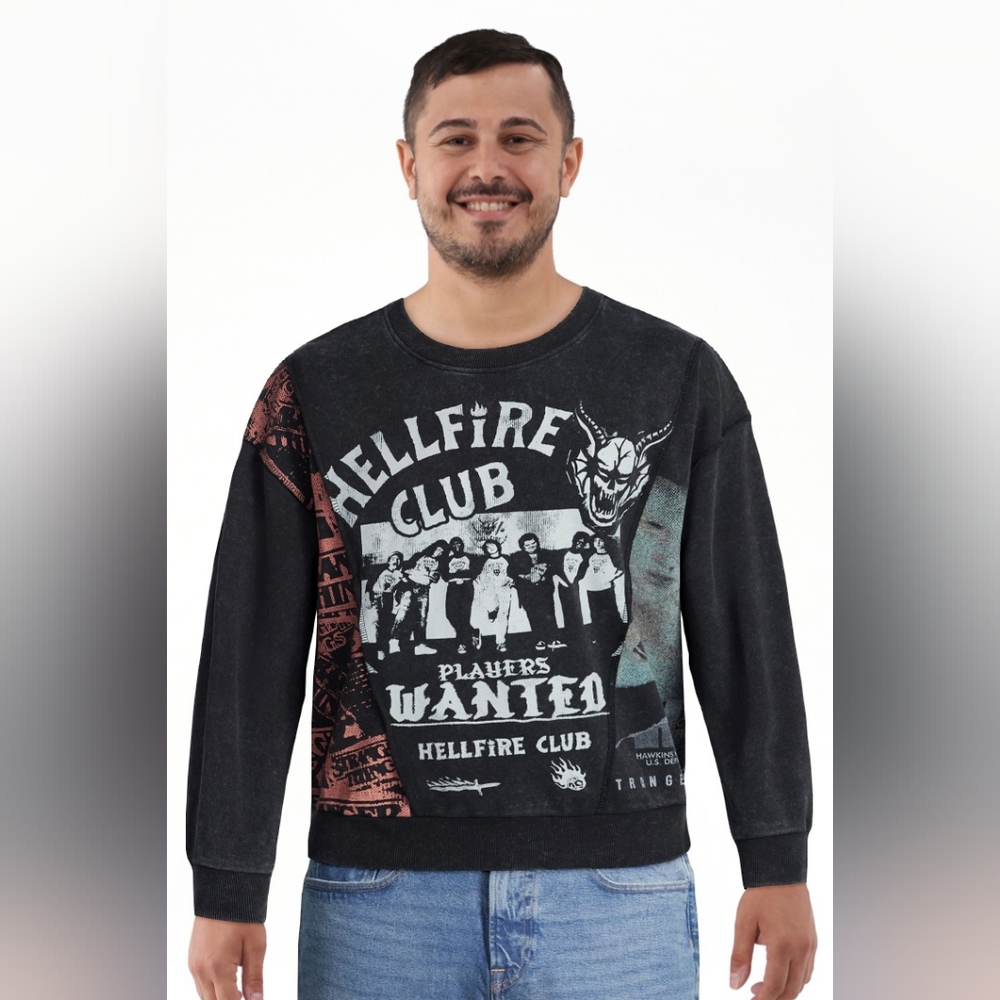 Netflix Stranger Things Men's Hellfire Club Crewneck Med Sweatshirt Casual 80s